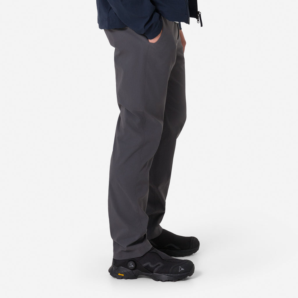 Men's Tech Chino Pant - Asphalt / Castlerock