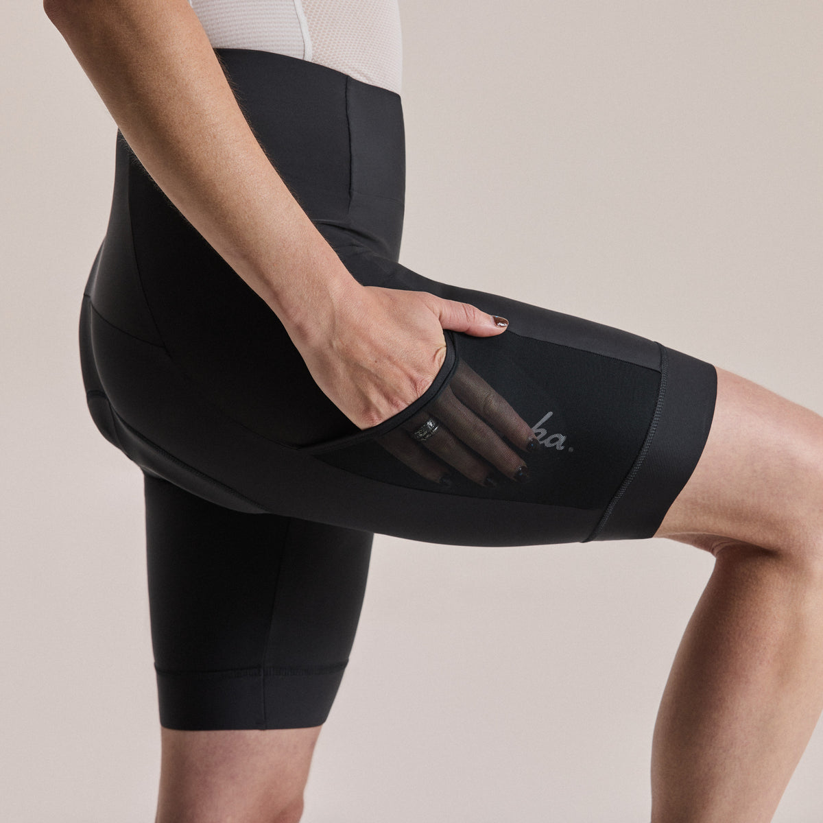 Women's Core Cargo Shorts - Black/White